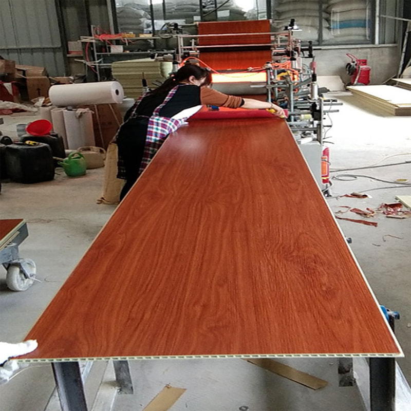 Современная интегрированная стеновая панель из ПВХ из бамбукового древесного волокна для ТВ-фона, стеновая панель в жесткой упаковке для внутреннего потолка для использования в гостинице